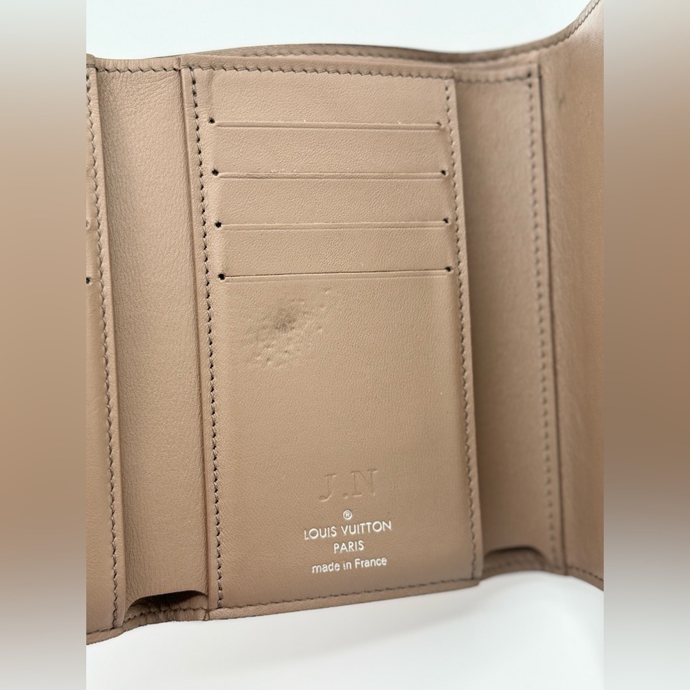 Louis Vuitton Capucines Compact Wallet Magnolia Pink Taurillon Leather LV - Picture 9 of 12